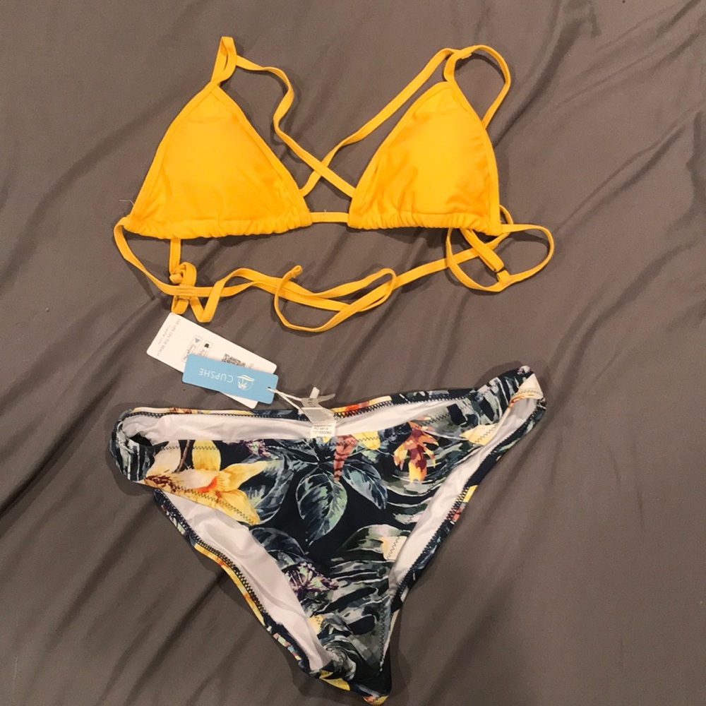 NWOT Cupshe Bikini Top